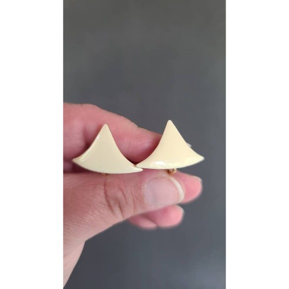 Beige Enamel Clip-on Earrings - Picture 5 of 10